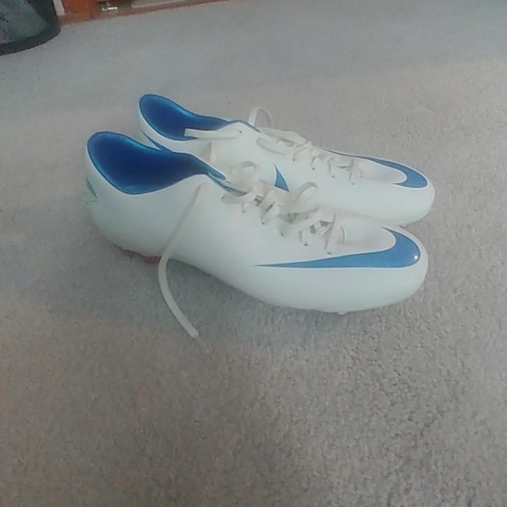 Soccer cleats